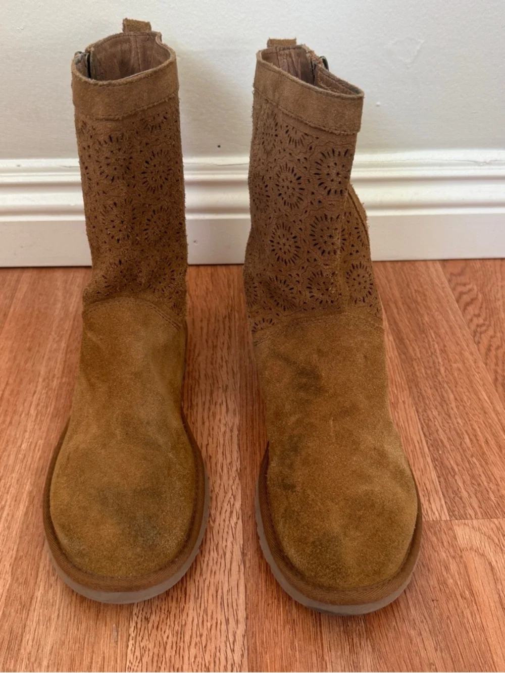 UGG Low Pro Short Perf 2 1004857 Tan Suede Boots Size 7